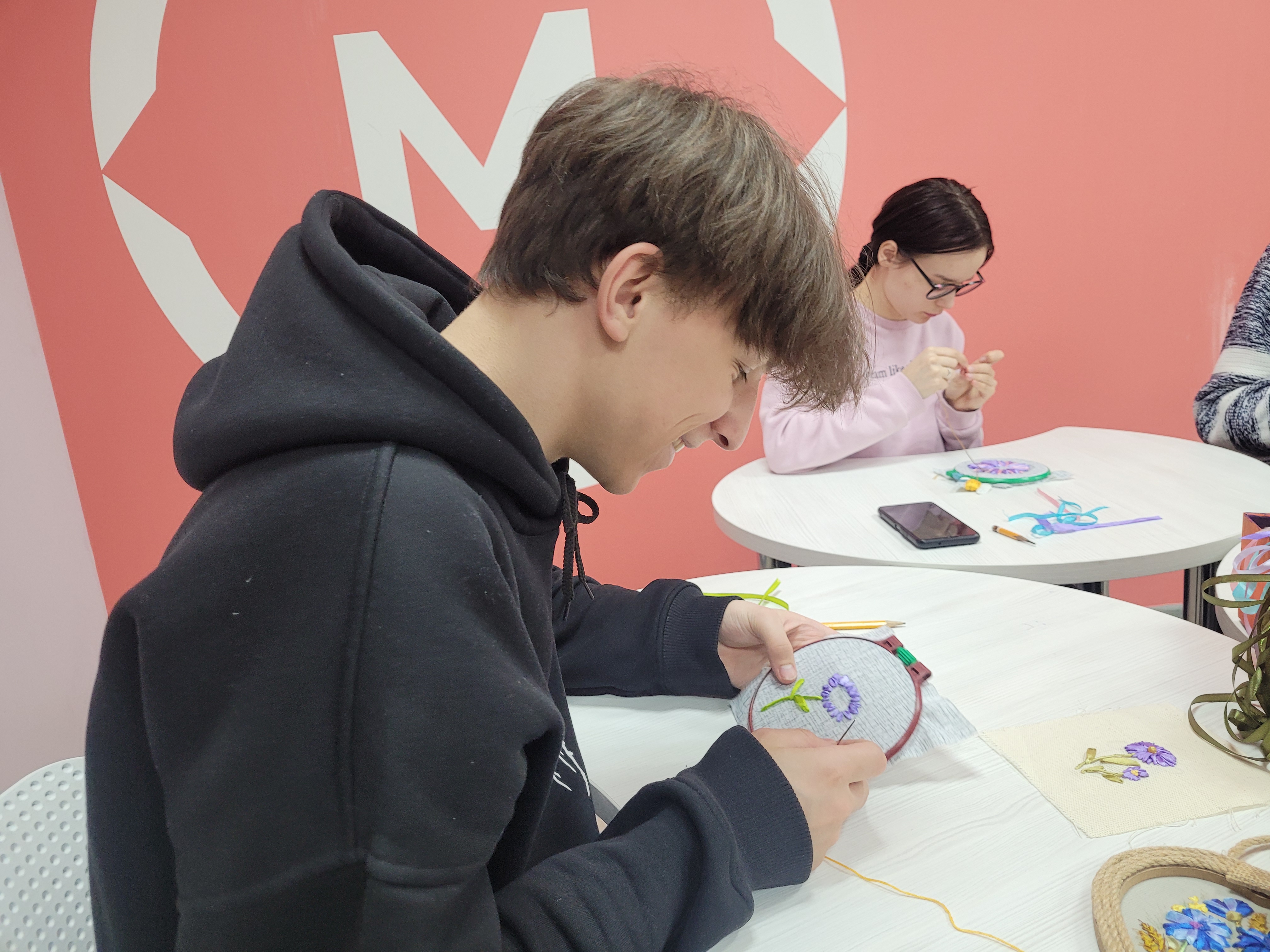 Киров: вышивка лентами