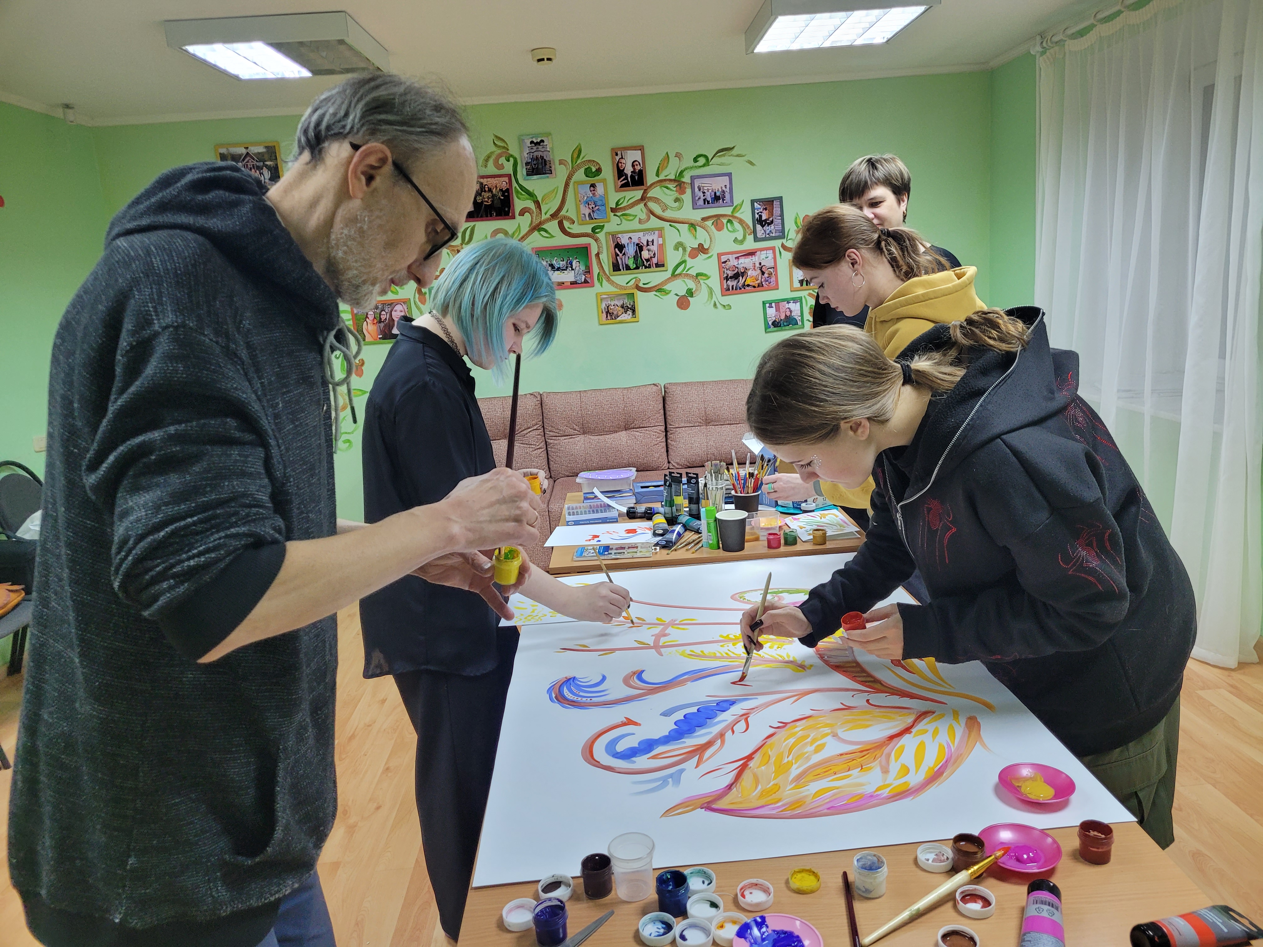 Киров: каллиграфия и роспись красками