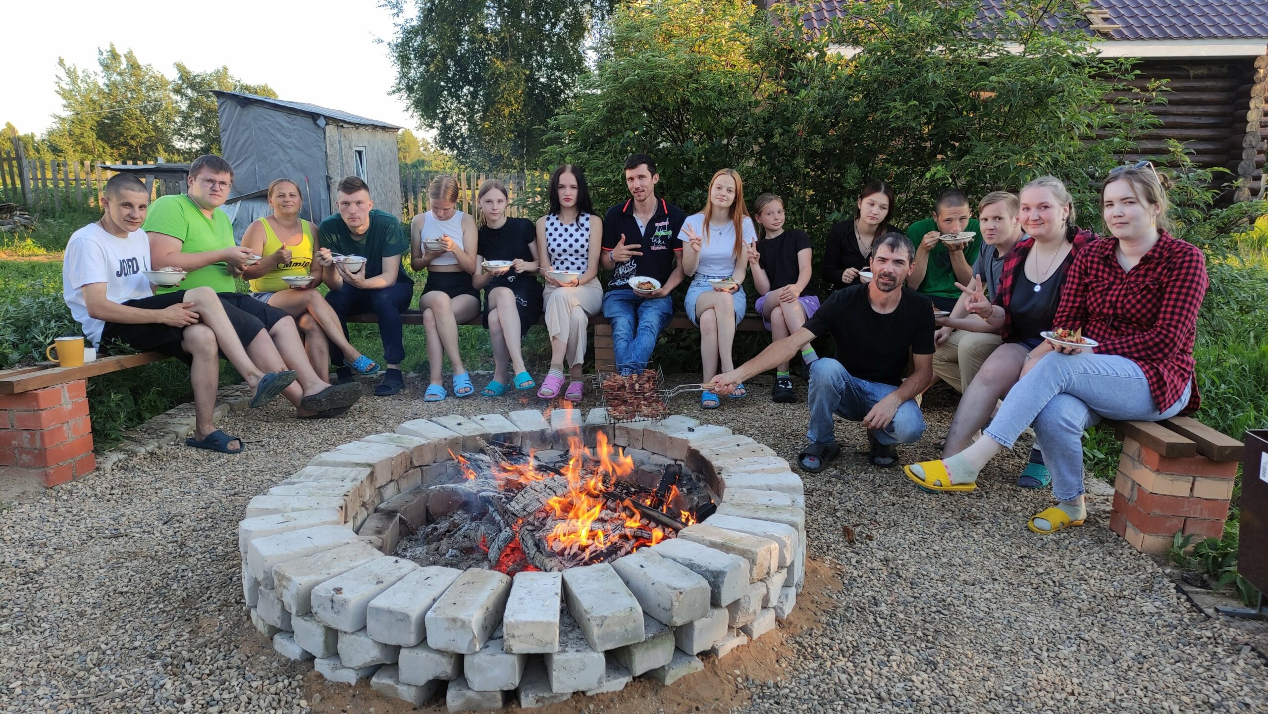 Кострома: лето. дача. у костра.