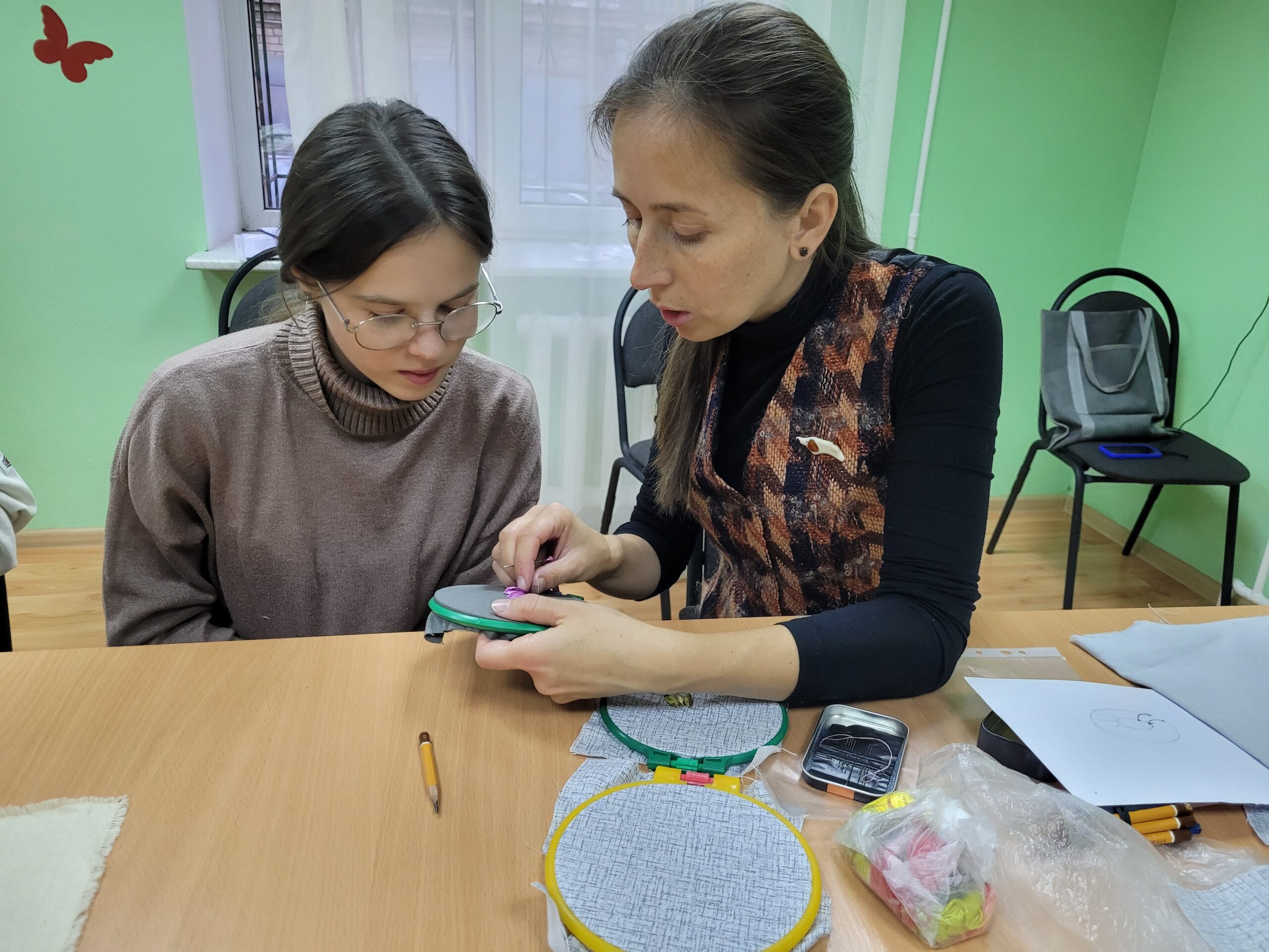 Киров: вышивка лентами